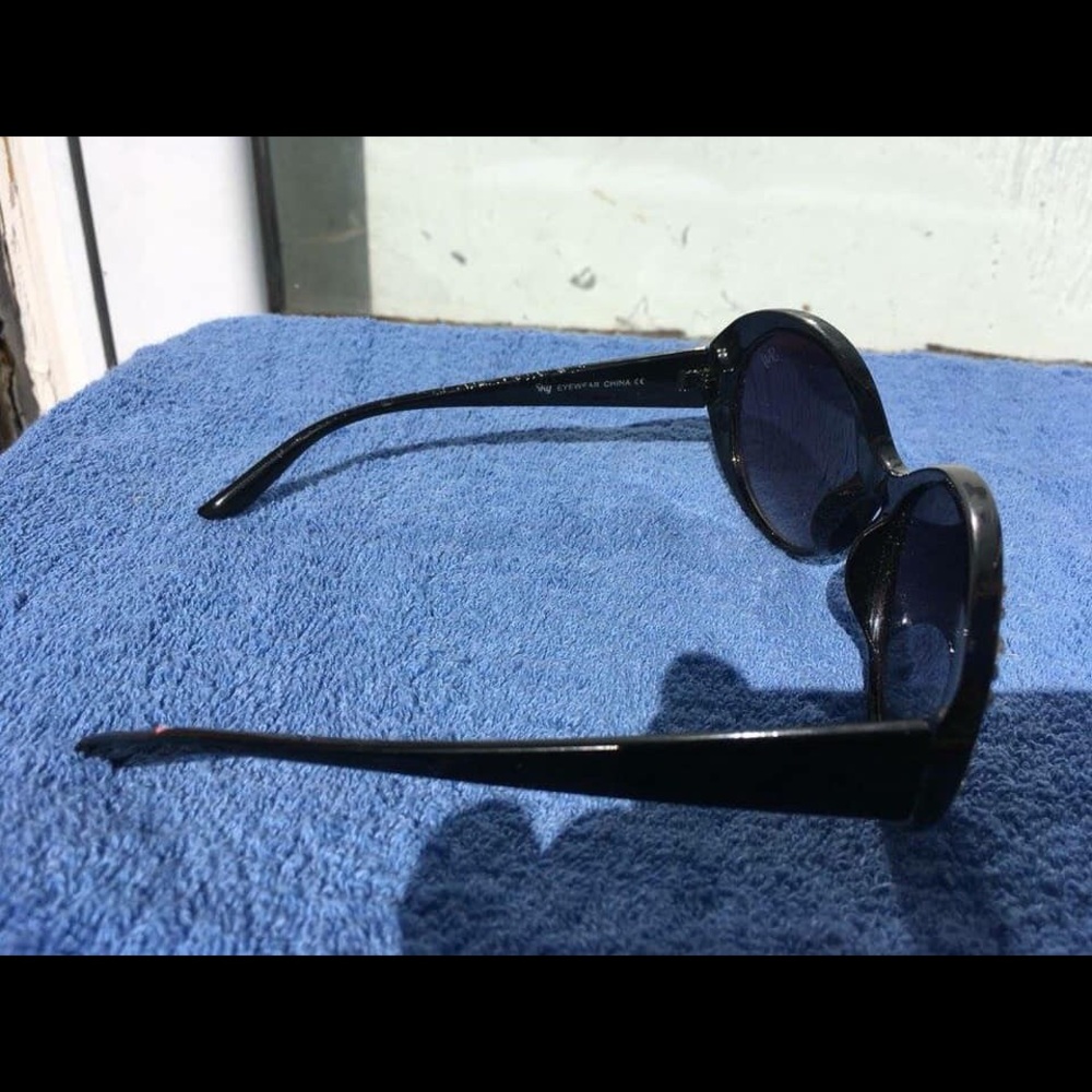 Sun glasses - Picture 5 of 7